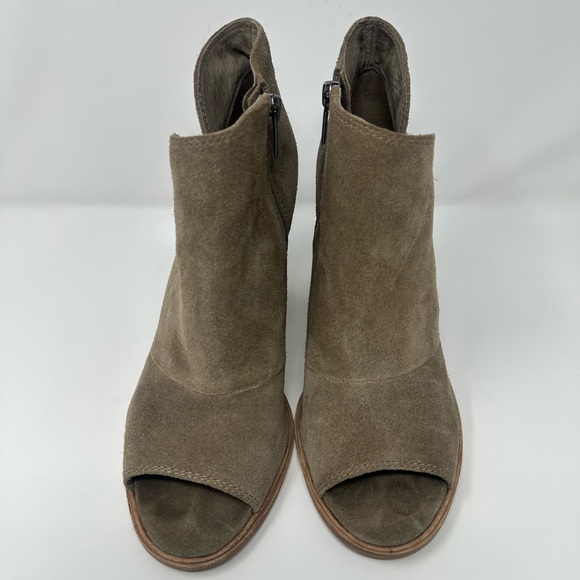 Vince Camuto Womens Taupe Suede  Ankle Bootie size 9.5 - Picture 6 of 9